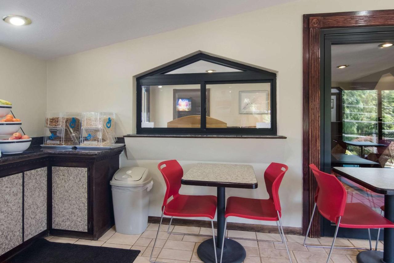 Econo Lodge Pittsburgh I-79 Ngoại thất bức ảnh