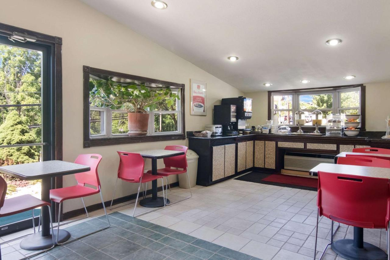 Econo Lodge Pittsburgh I-79 Ngoại thất bức ảnh