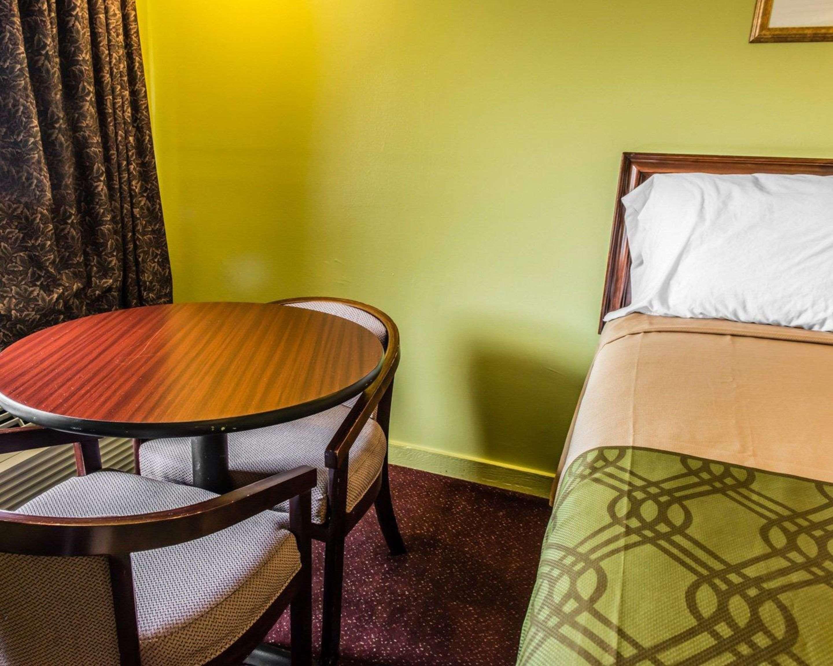 Econo Lodge Pittsburgh I-79 Ngoại thất bức ảnh